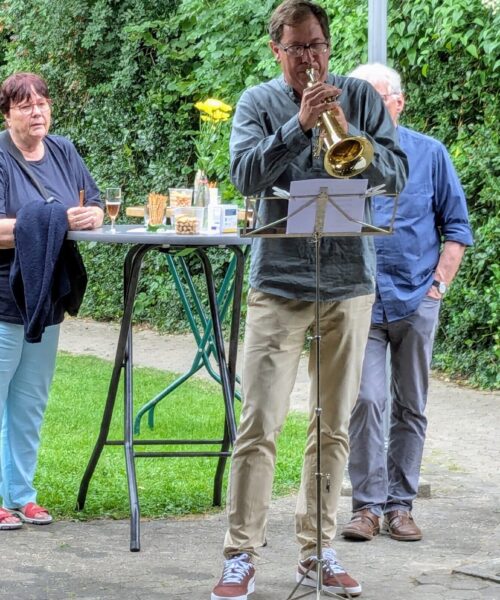 Michael Kriszan stimmt die Europahymne an